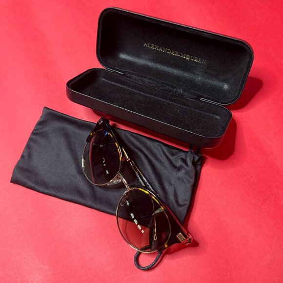 Alexander McQueen Skull Temple Sunglasses – Tortoise Shell Frame with Gold